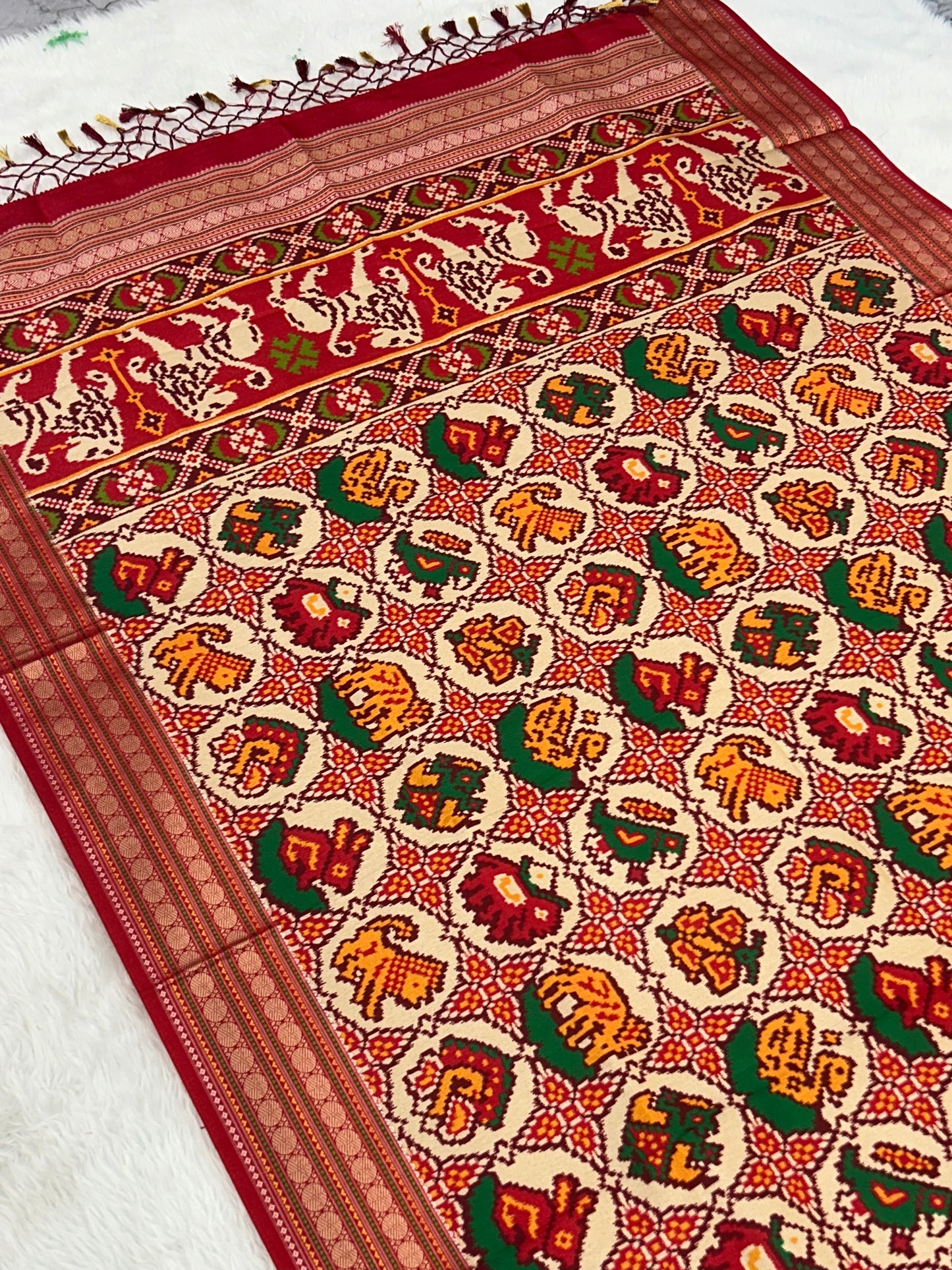 6 FIGURES CHHABDI IKAT DUPATTA