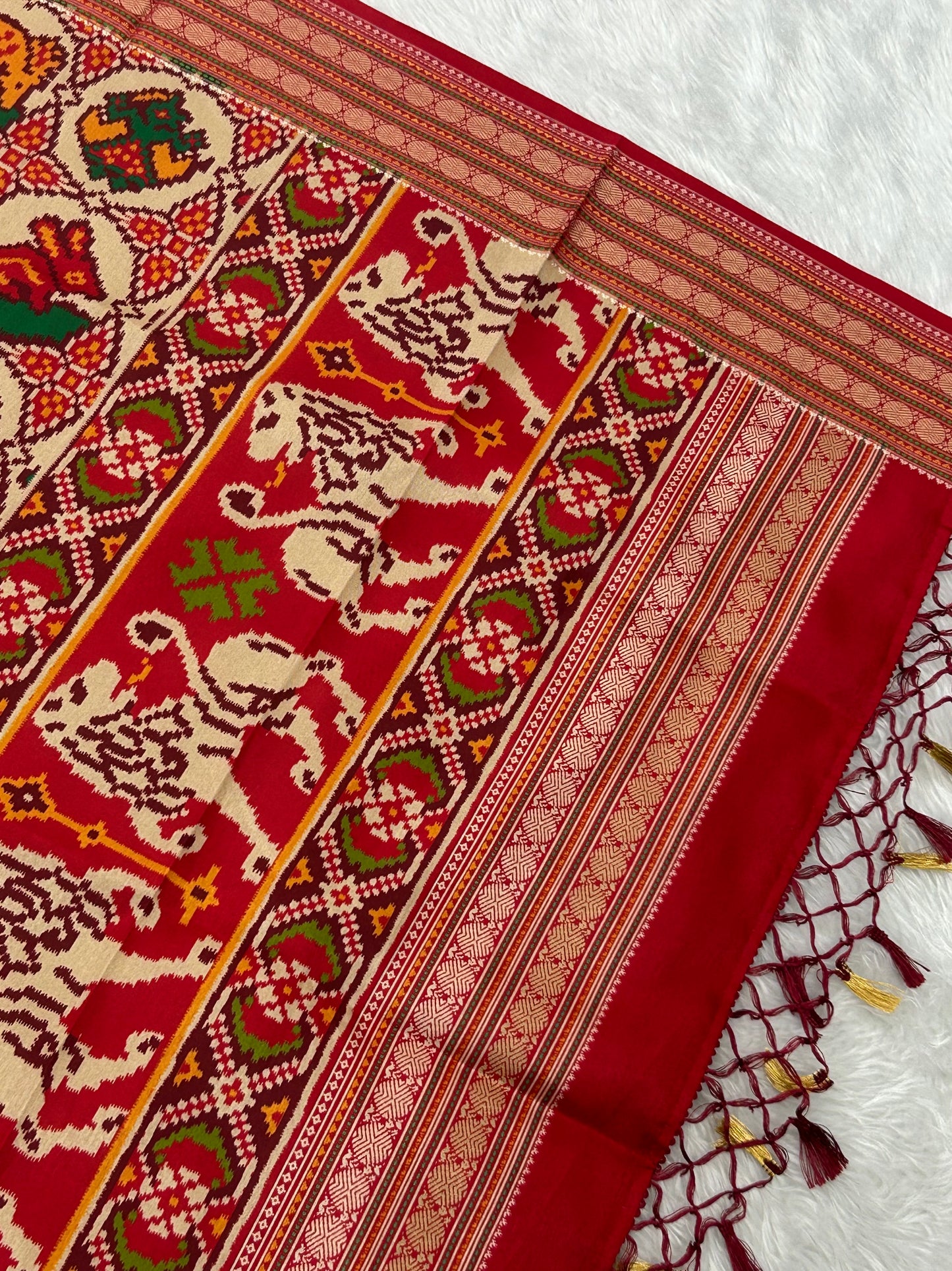 6 FIGURES CHHABDI IKAT DUPATTA