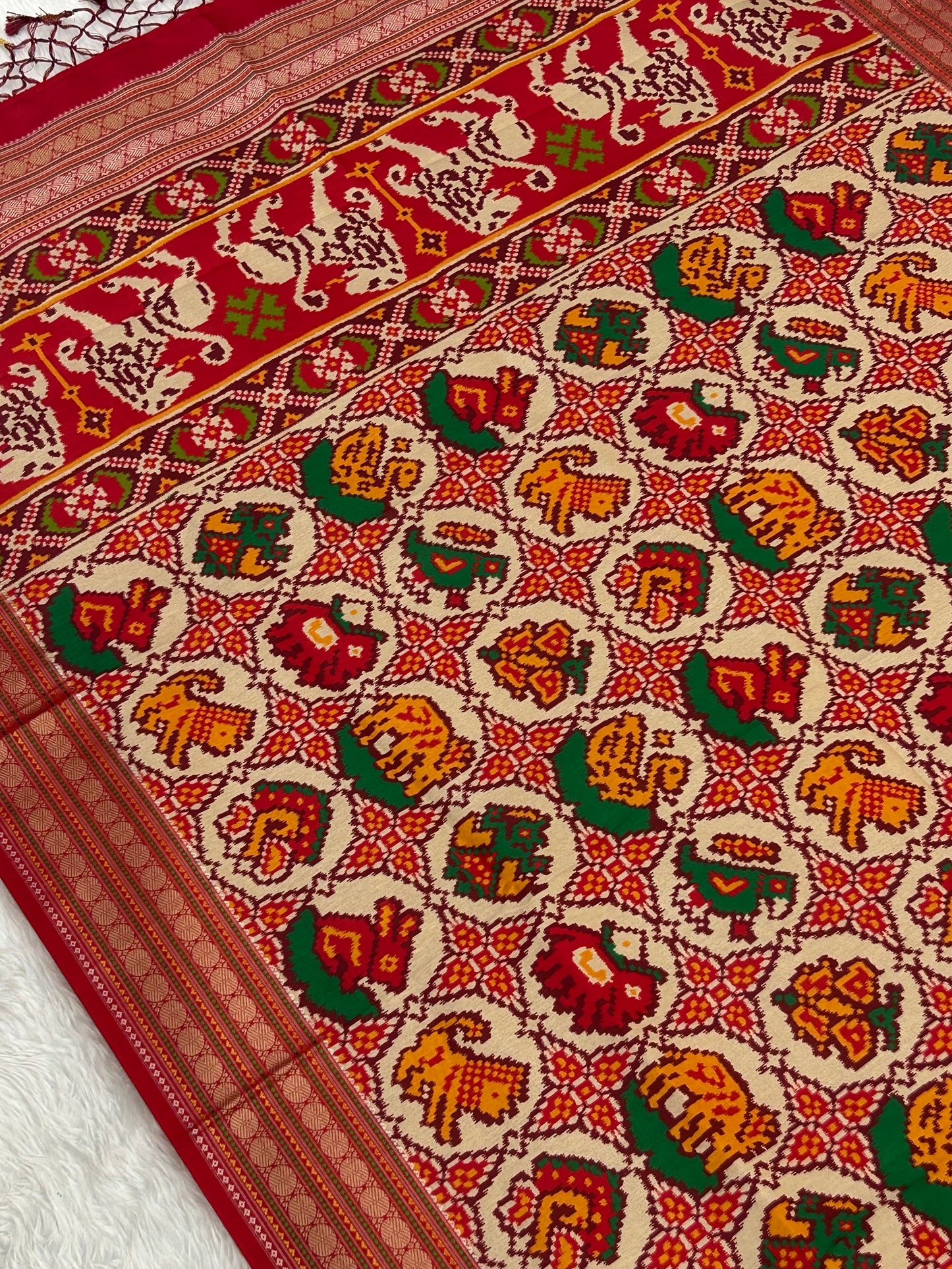 6 FIGURES CHHABDI IKAT DUPATTA